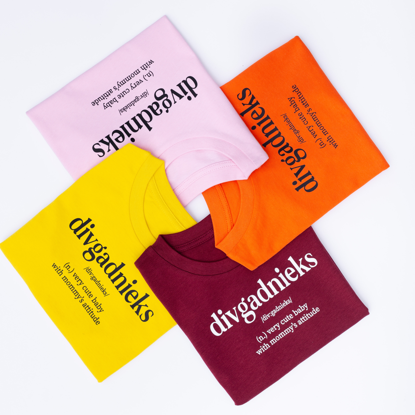 T-KREKLS DIVGADNIEKS, DZIMSANAS DIENAS DAVANA DIVGADNIEKAM, DZIMSANAS DIENAS DAVANA BERNIIEM, LIELISKA DAVANA SVETKOS BERNAM, SIRSNIGA DAVANA SVETKOS