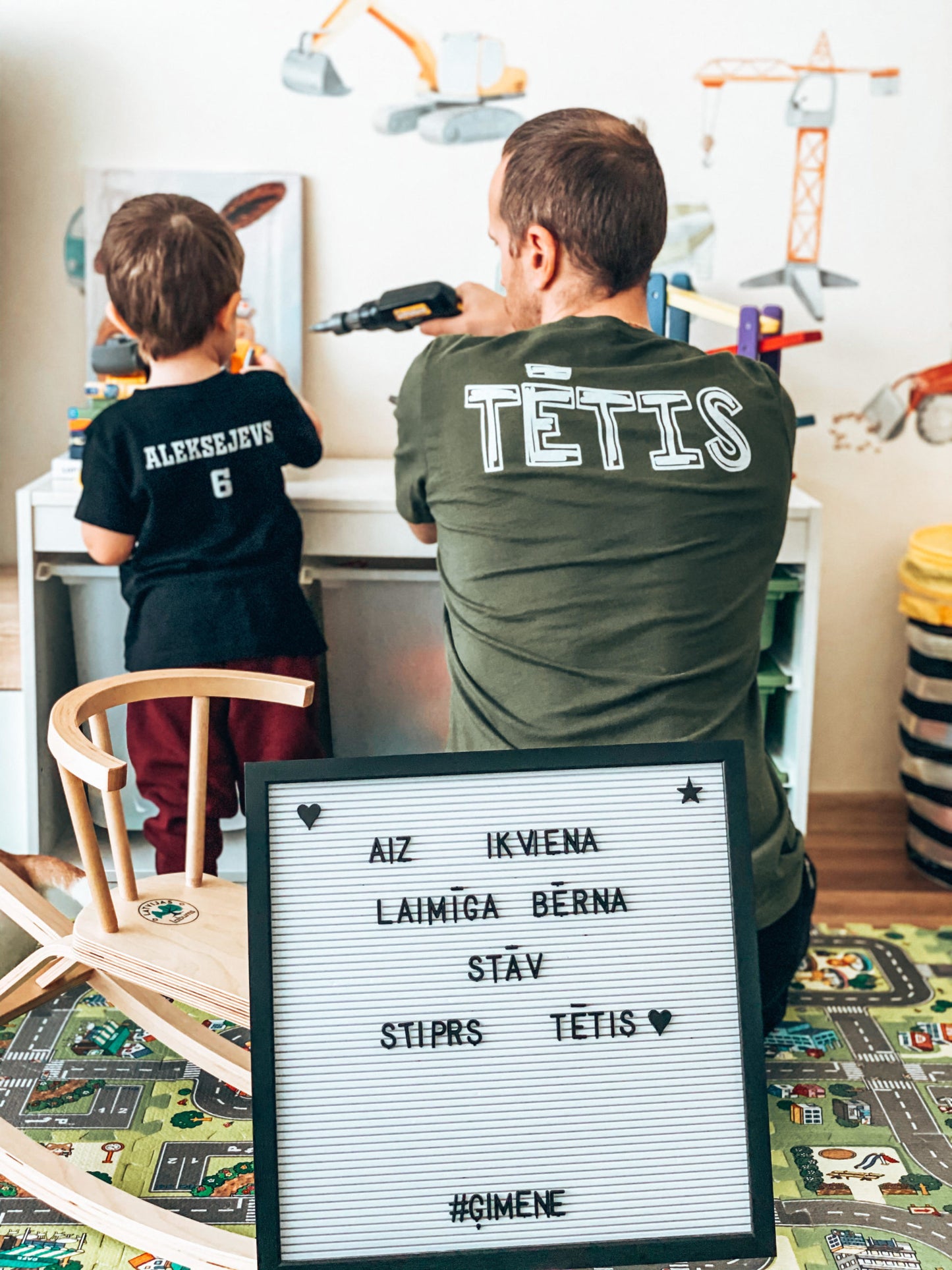 TĒTIS – STIPRĀ AIZMUGURE | T-SHIRT