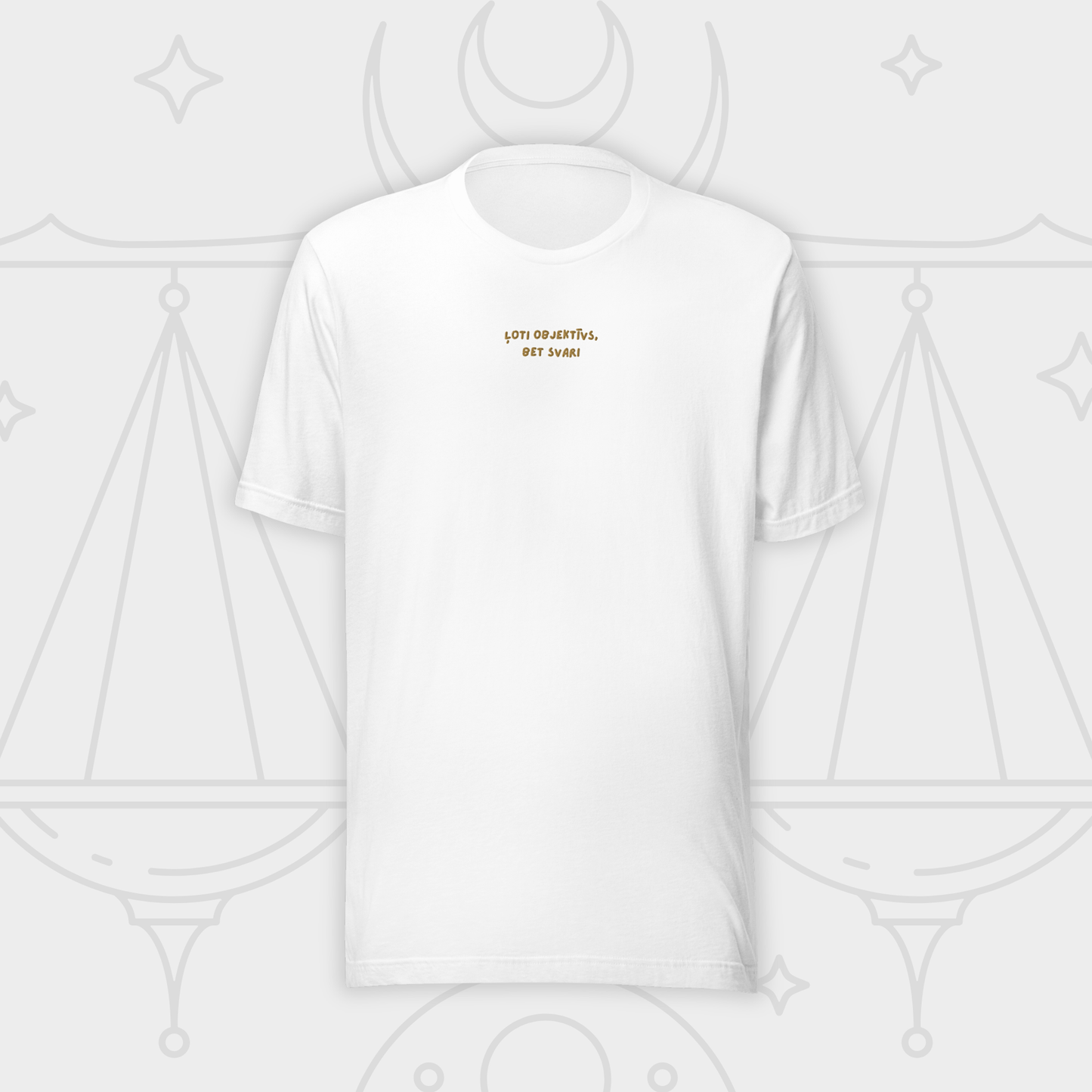 ĻOTI OBJEKTĪVS/-A, BET SVARI | T-KREKLS
