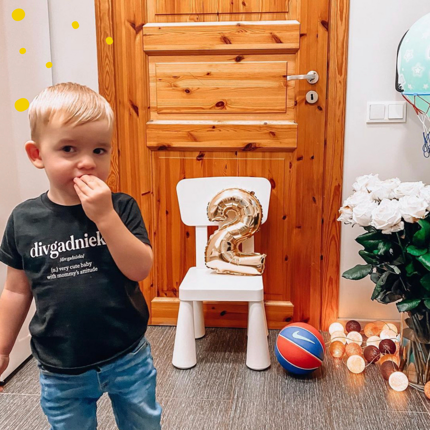 T-KREKLS DIVGADNIEKS, DZIMSANAS DIENAS DAVANA DIVGADNIEKAM, DZIMSANAS DIENAS DAVANA BERNIIEM, LIELISKA DAVANA SVETKOS BERNAM, SIRSNIGA DAVANA SVETKOS, DAVANA DIVGADNIEKAM